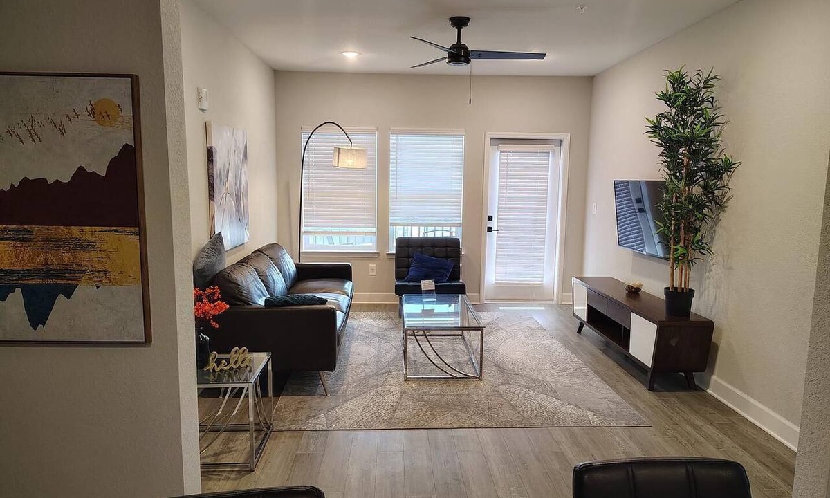 Newberry Apartment | Landing | Chic 2BD, Gym, Pool