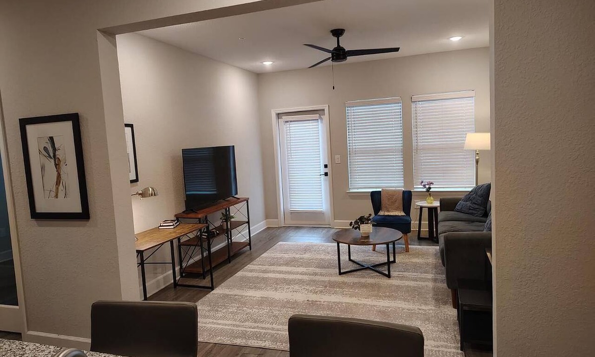 Newberry Apartment | Landing | Chic 2BD, Gym, Pool