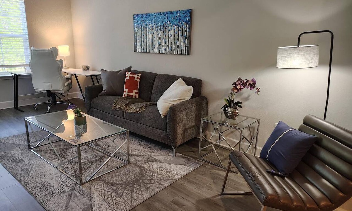 Newberry Apartment | Landing | Chic 2BD, Pool, Gym