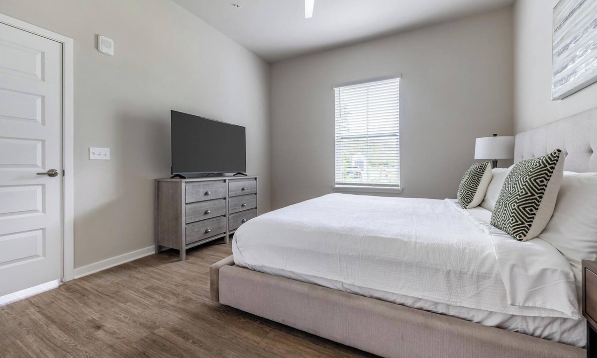 Wimauma Apartment | Landing | Chic Studio, Pool, Gym