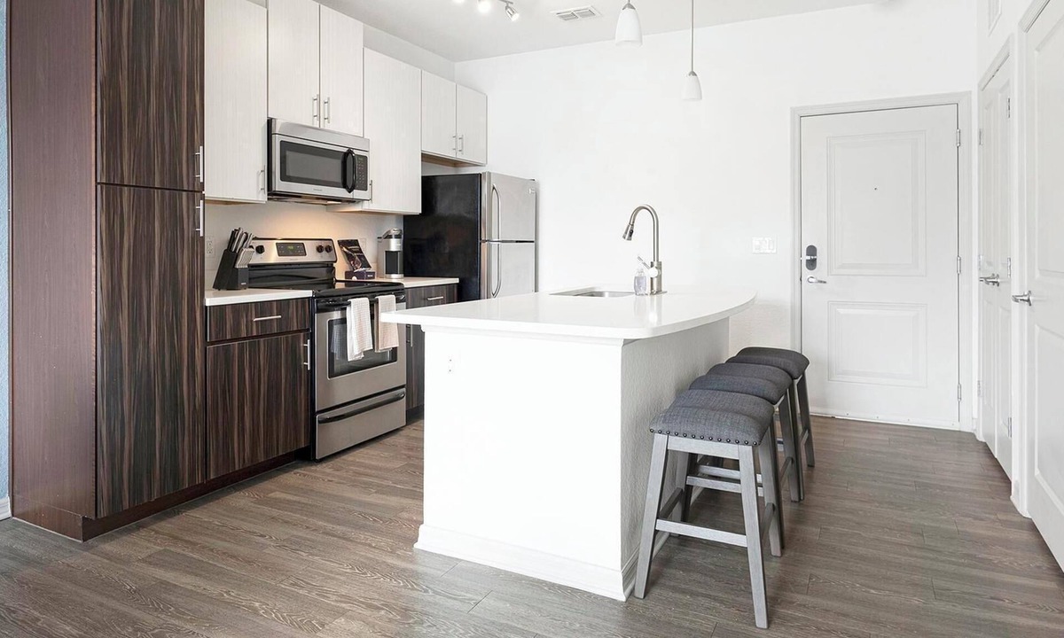 Fairvilla Apartment | Landing | Incredible 2BD, Clubhouse, Gym
