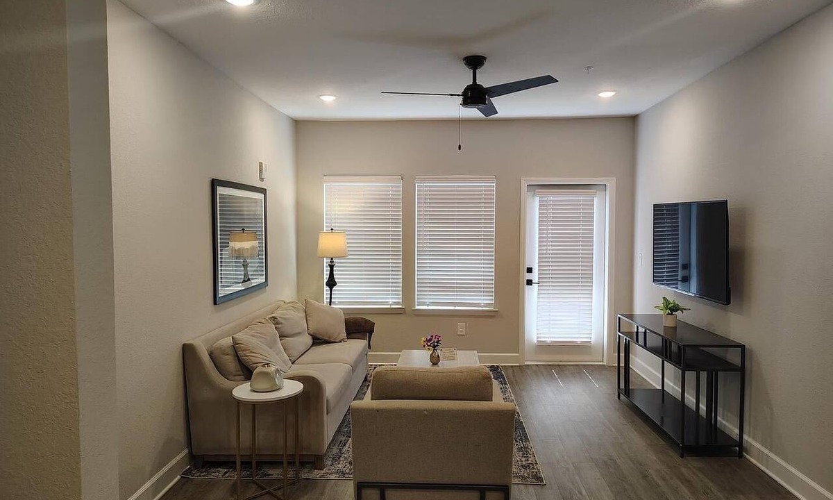 Newberry Apartment | Landing | Incredible 2BD, Gym, Pool