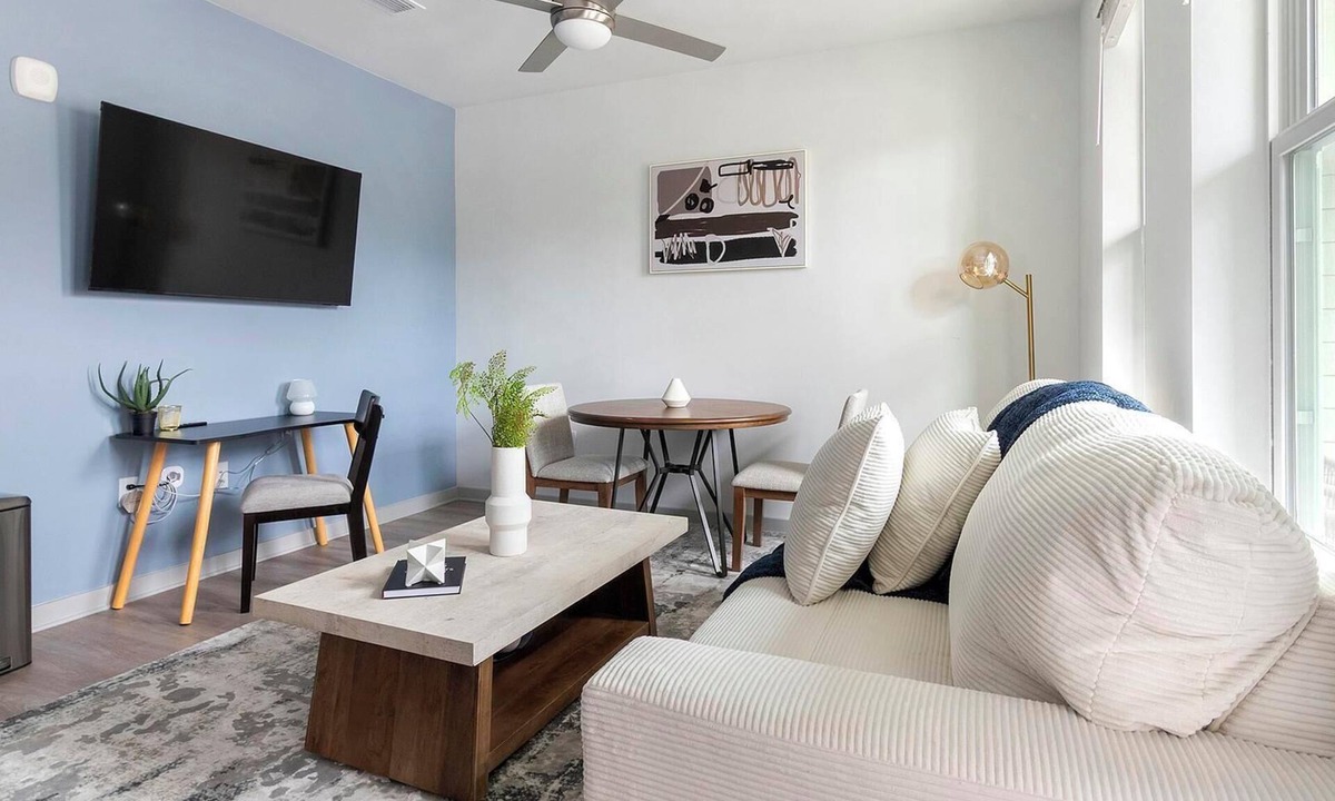 Springfield Apartment | Landing | Modern Studio, Game Room, Pool