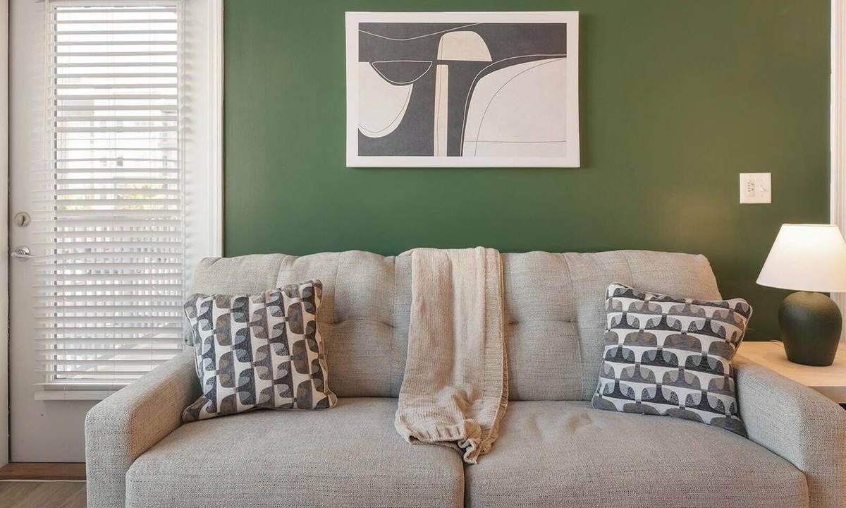 Tarpon Springs Apartment | Landing | Spectacular 2BD, Clubhouse