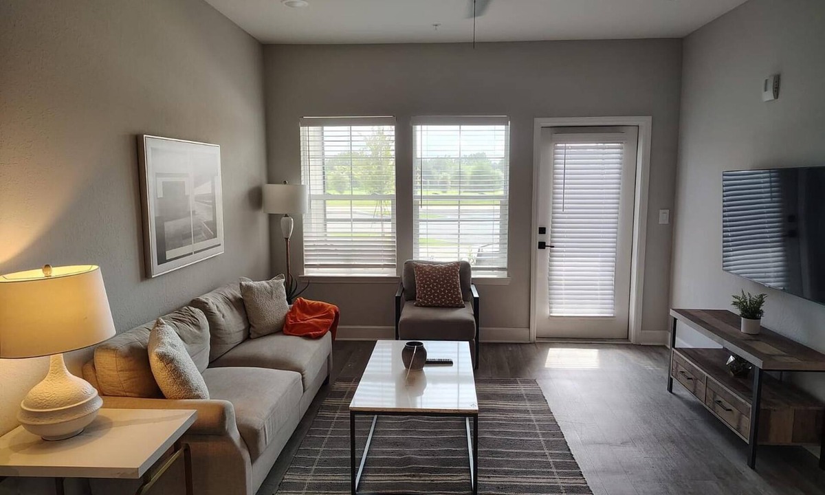 Newberry Apartment | Landing | Stunning 1BD, Pool, Gym