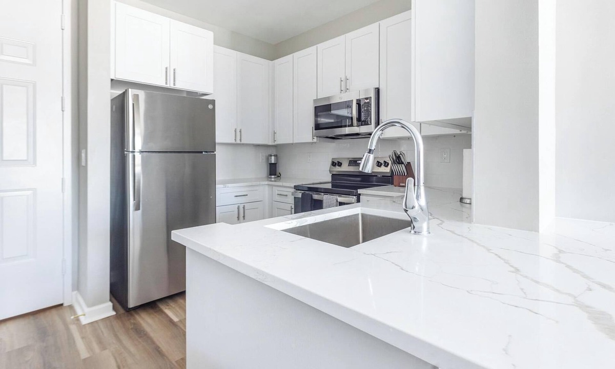 Raritan Apartment | Landing | Stunning 1BD, Tennis Court, Pool