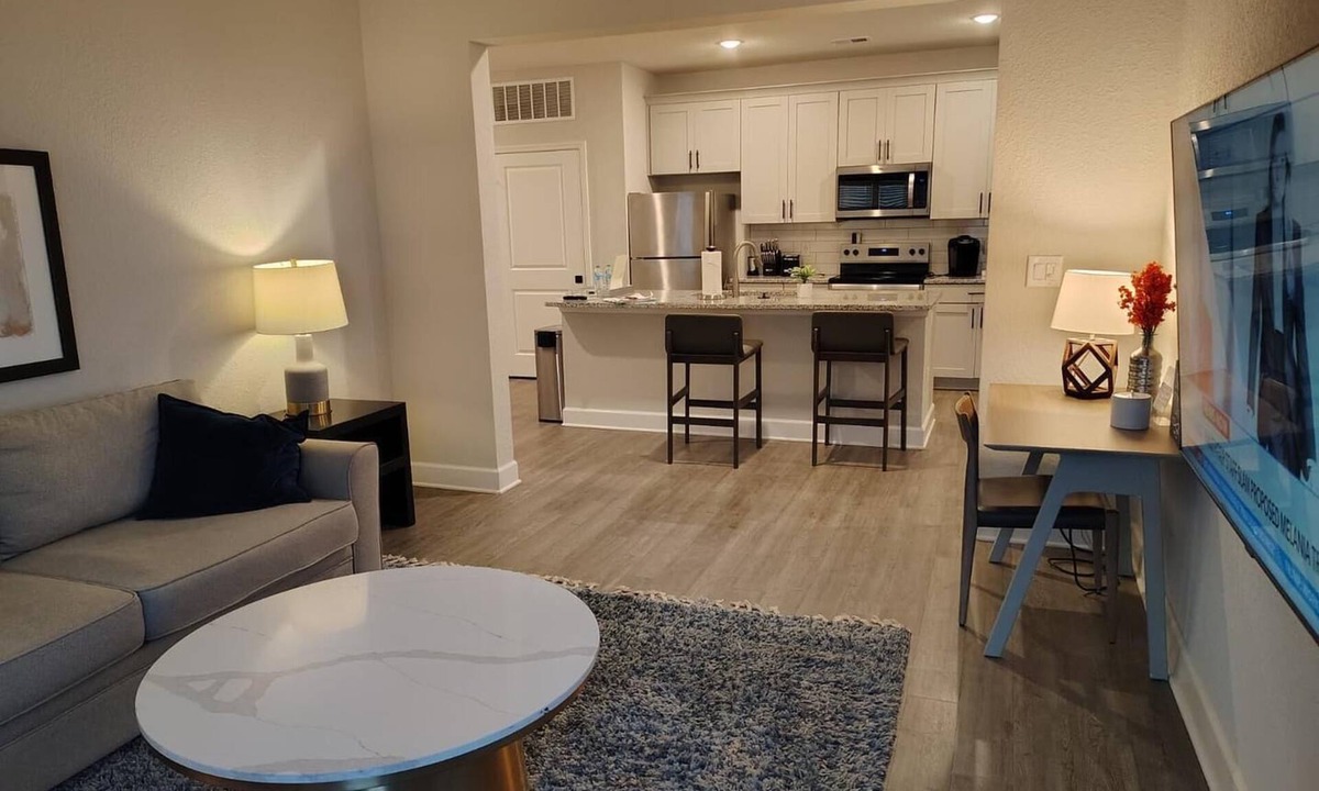 Newberry Apartment | Landing | Stunning 2BD, Gym, Pool