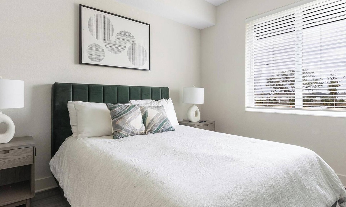 Palmetto Apartment | Landing | Stunning 2BD, Pool, Clubhouse