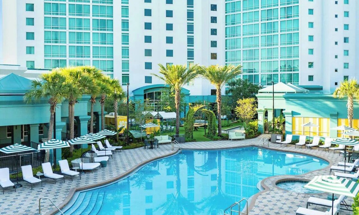 Florida Center Hotel | Landy King | Hotel Landy | Family-Friendly Room in the Heart of Orlando
