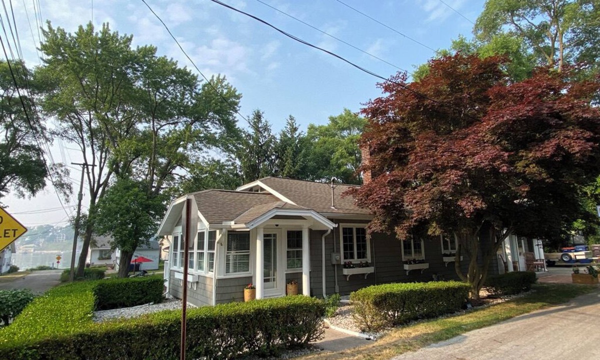 Spring Lake House | Large 3 Bedroom/2.5 Bath Home w/Lake Views, Decks Galore and Firepit!