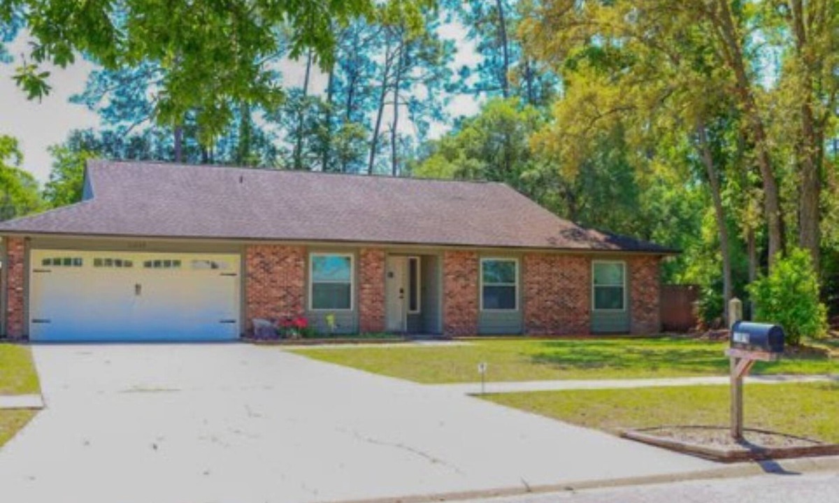 Southside House | Large 3 Bedroom 2 Bath House in the Heart of Mandarin