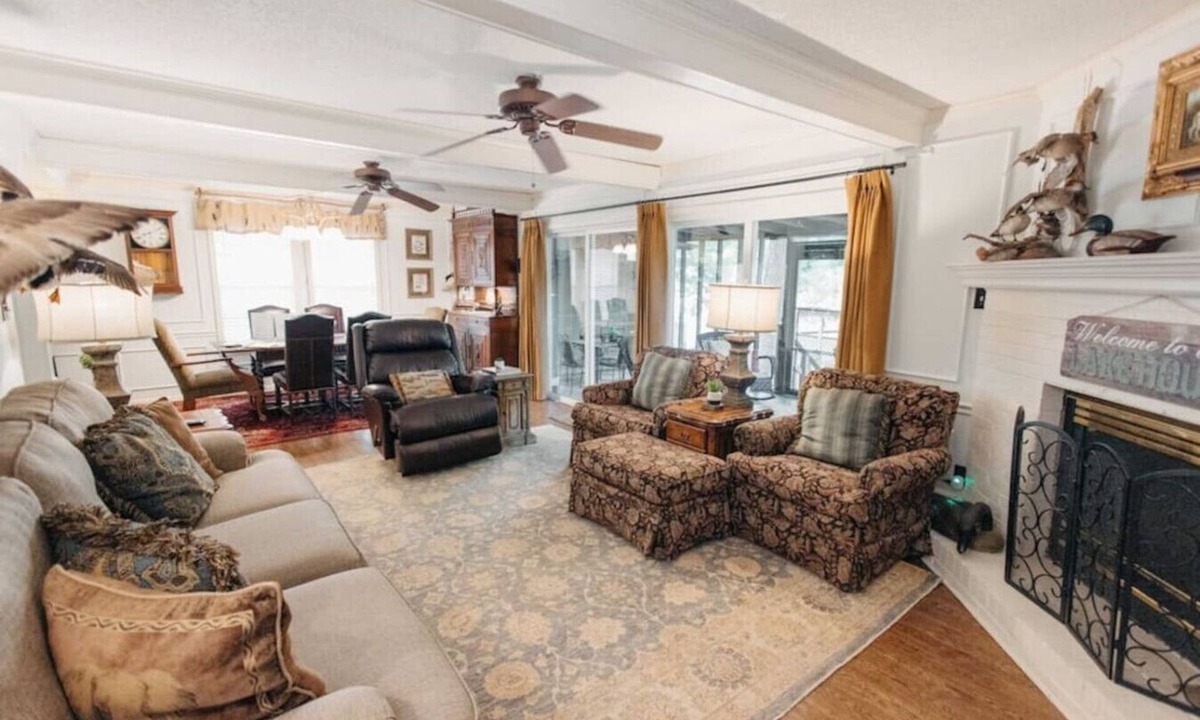 Sardis House | Large 5BR Group Home Near Sardis Lake