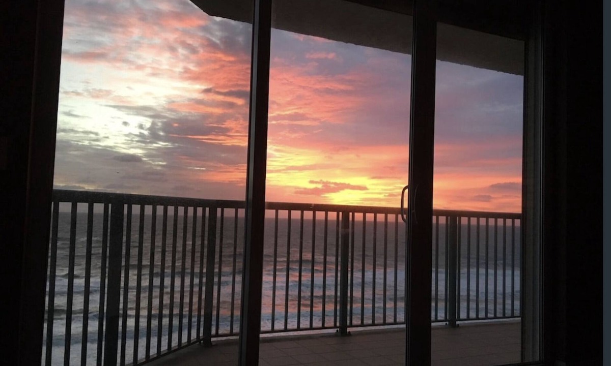 Daytona Beach Shores Condo | Large Luxury 2 Bedroom, 2 Bath Direct Ocean Front
