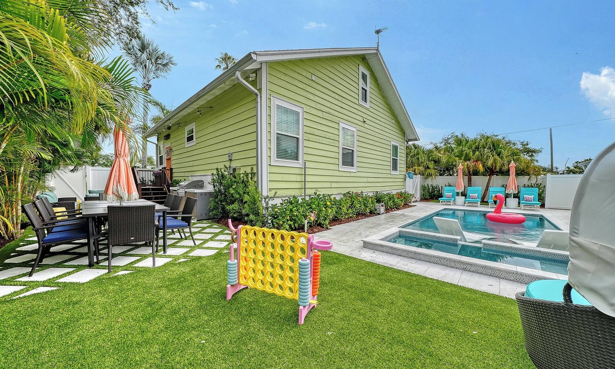 Laurel Park House | Laurel Park Luxe - Pool, Grill, Putting Green & Guest Cottage