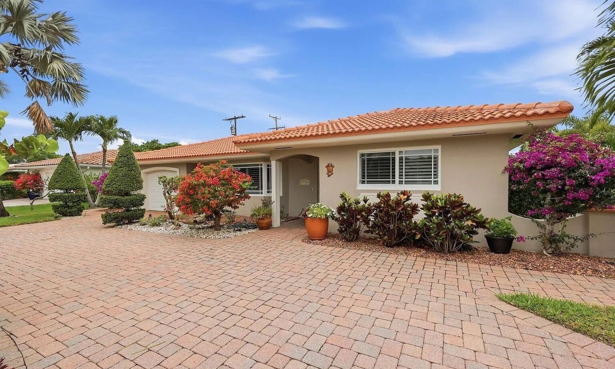 Singer Island House | Le Jardin - Hidden Gem on Singer Island! Charming 2BD + Den with Future Pool/Spa