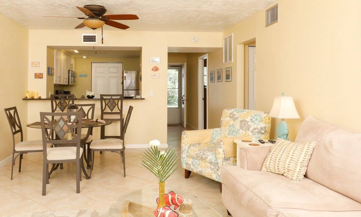 Grove City Condo | Lemon Bay Waterfront Condo w Patio, 5 miles to Gulf Beaches