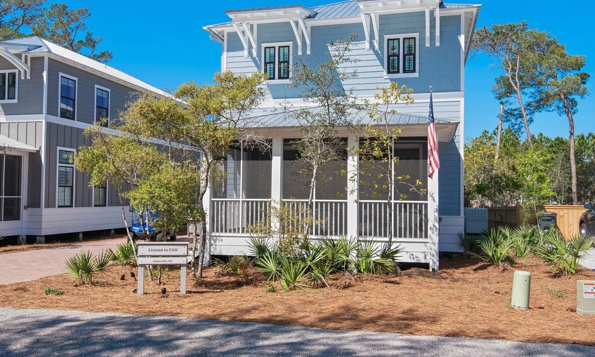 Seacrest House | License to Chill30A-Luxury Beach Cottage-Golf Cart-Bikes-Beach Access