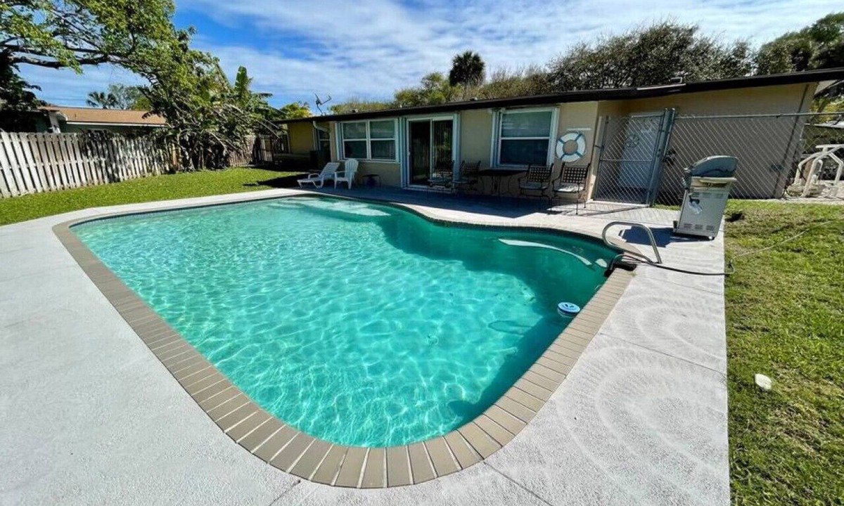 Cocoa Isles House | Lighthouse Landing - Boater`s Dream & Pool