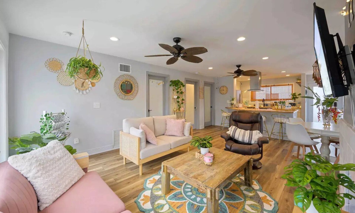 Hollywood Condo | Little “house” right on the beach