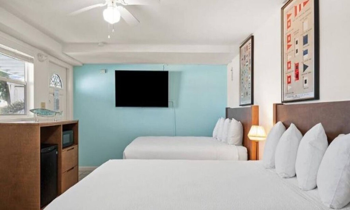 Little Torch Key Hotel | Little Torch Key Retreat | Private Beach, Pool & Free Breakfast
