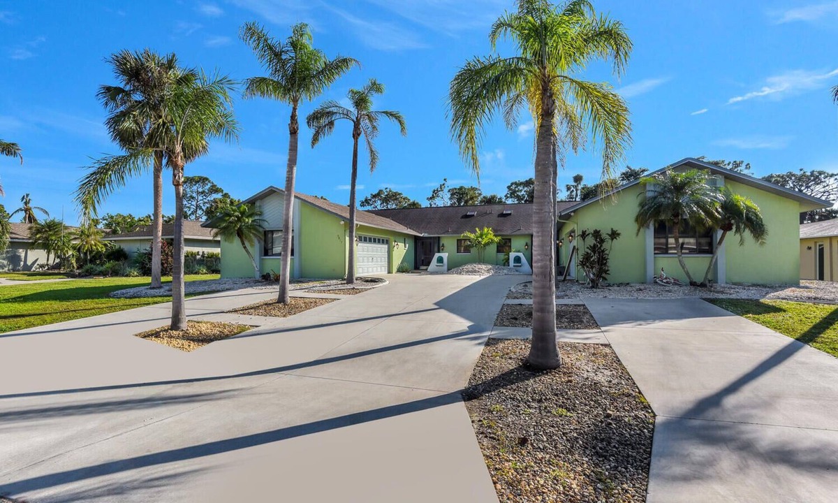 Lochmoor Waterway Estates Villa | Littlestone Villa updated 2-bedroom duplex with spa looking out to wilderness