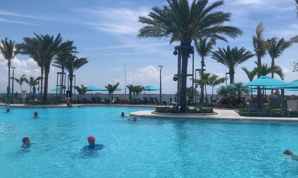 Jacarandas House | Located in southwest Florida, close to a vibrant downtown, and sandy beaches!