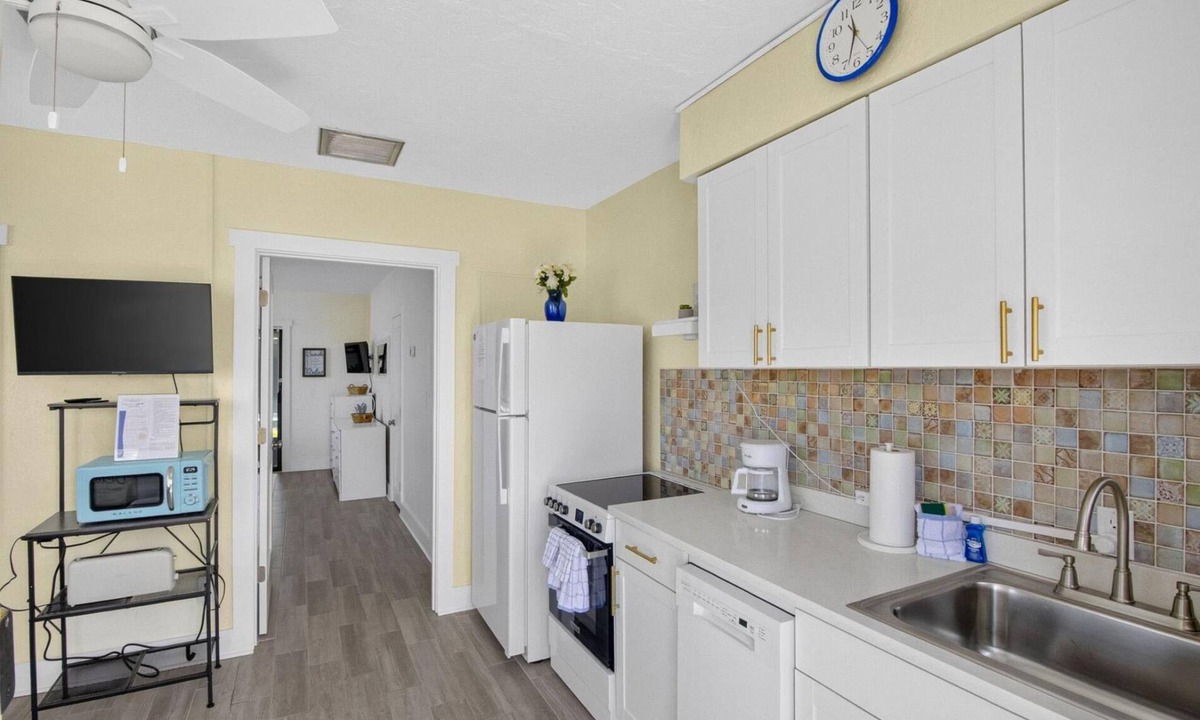 Golden Beach Apartment | LOCATION!Lovely Venice Villa 2 min walk to beach