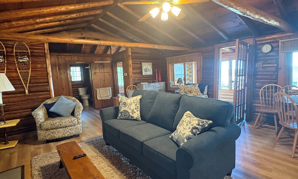 Au Gres Cottage | LogginOut Cottage 3-bedroom cottage in tranquil Au Gres with lots of sandy beach