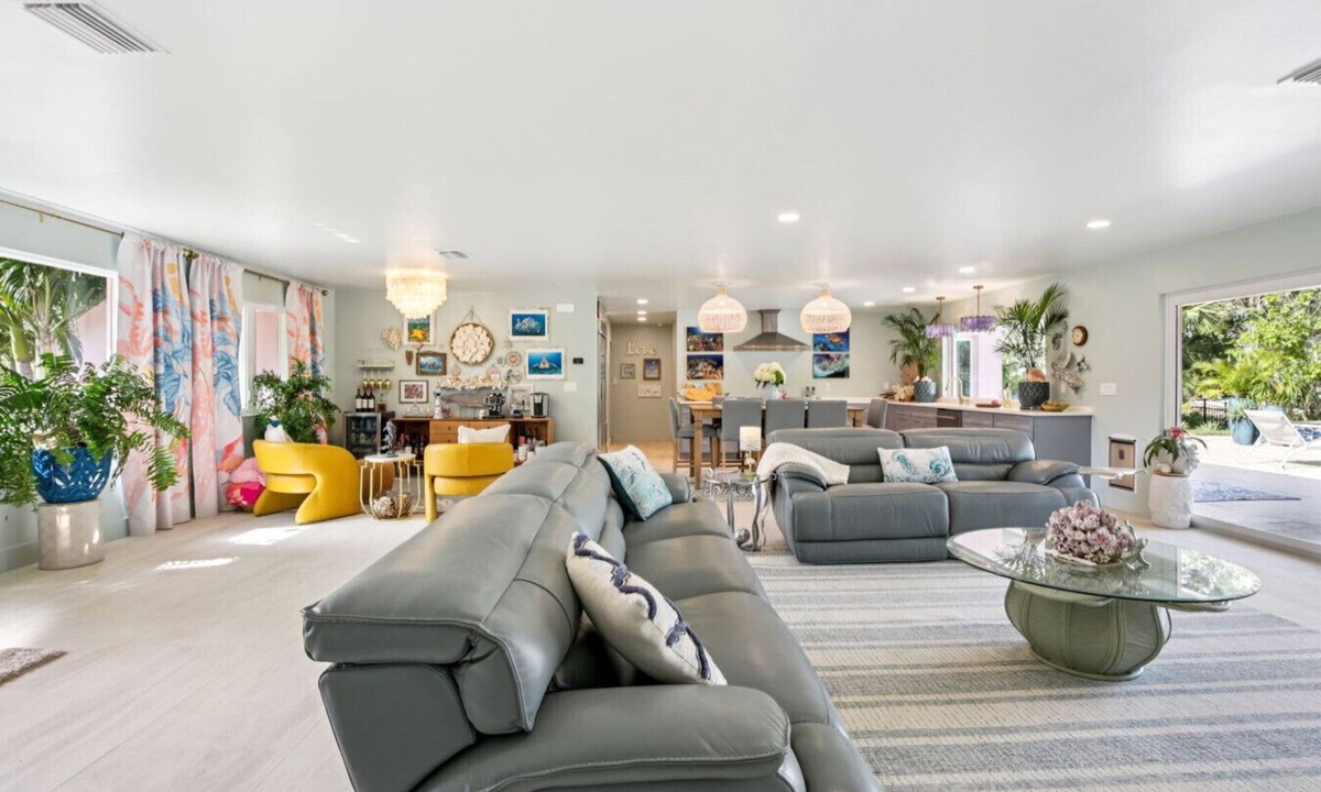 Longboat Key House | Longboat Key Waterfront: Private Heated Pool w/Soaking End & Luxury Hot Tub!