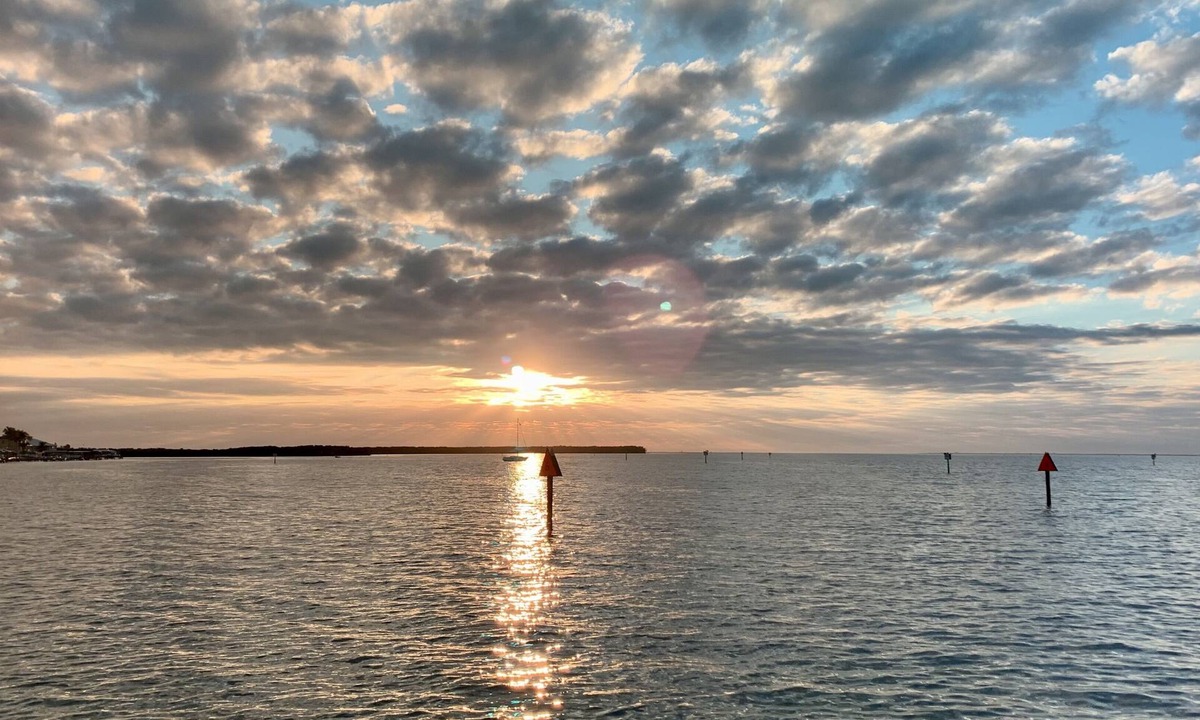 Ruskin House | Looking for Snowbirds with Marina Views at Little Harbor ! 90 day discount