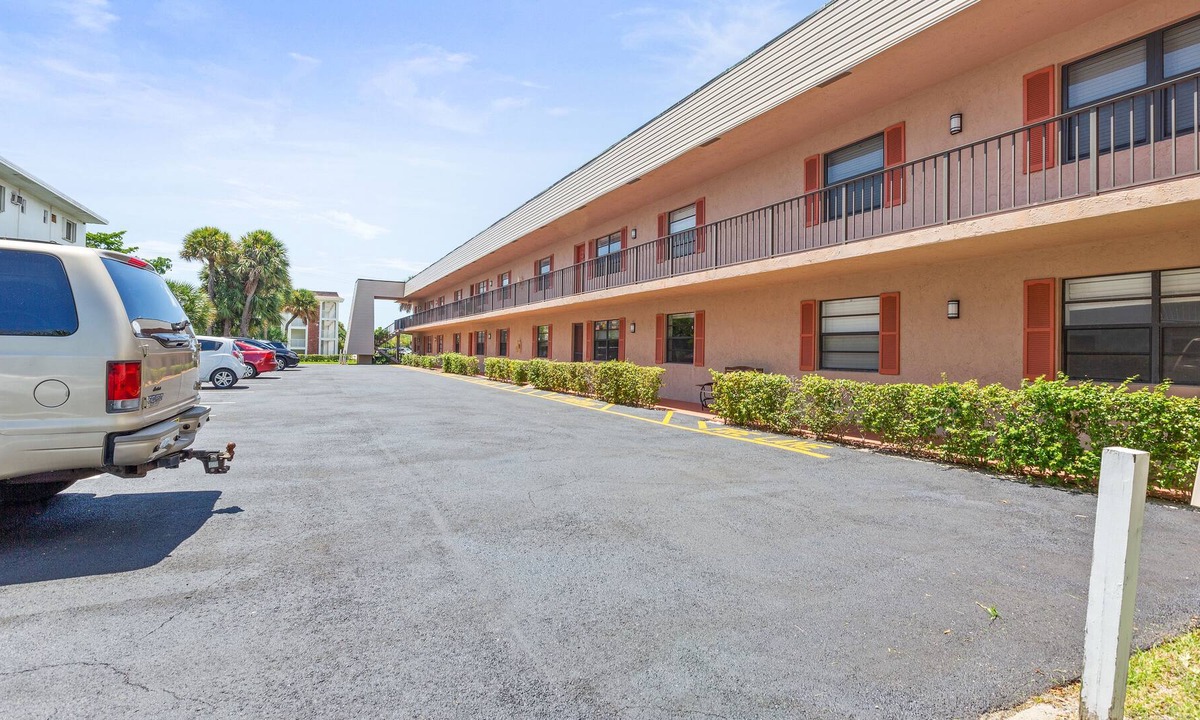 Florida North Atlantic Coast Condo | LOVELY 2/2 Condo by the ocean