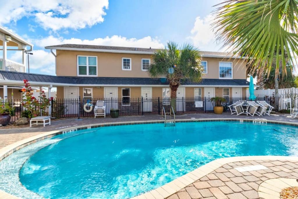 Flagler Beach House | Lovely 2 bedroom condo in the heart of Flagler