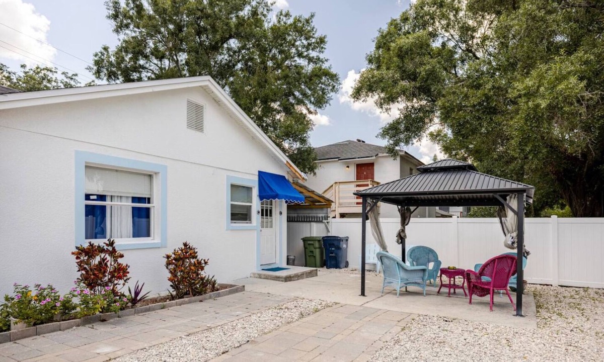 Bearss Plaza House | Lovely 2-bedroom house with AC in charming Tampa