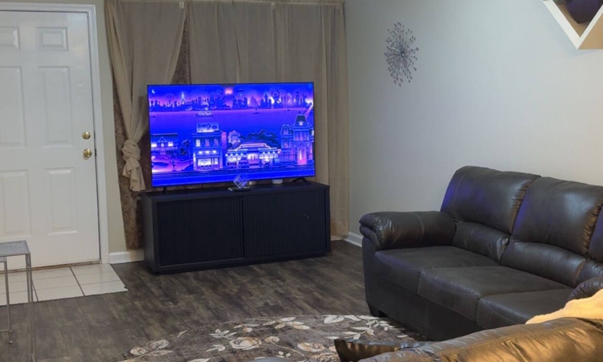 Bainbridge Apartment | Lovely clean 2-bedroom apartment with AC near downtown Bainbridge