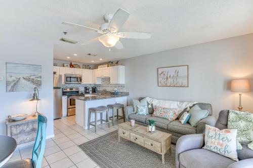 Crystal Beach House | Lovely Destin Condo w/Pool Access: Walk to Beach!