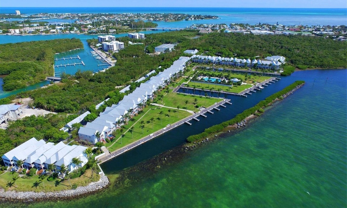 Marathon Villa | Lux Sunset Villa 15: Waterfront, 3BR, Pool, Boat Slip & Boat Ramp access