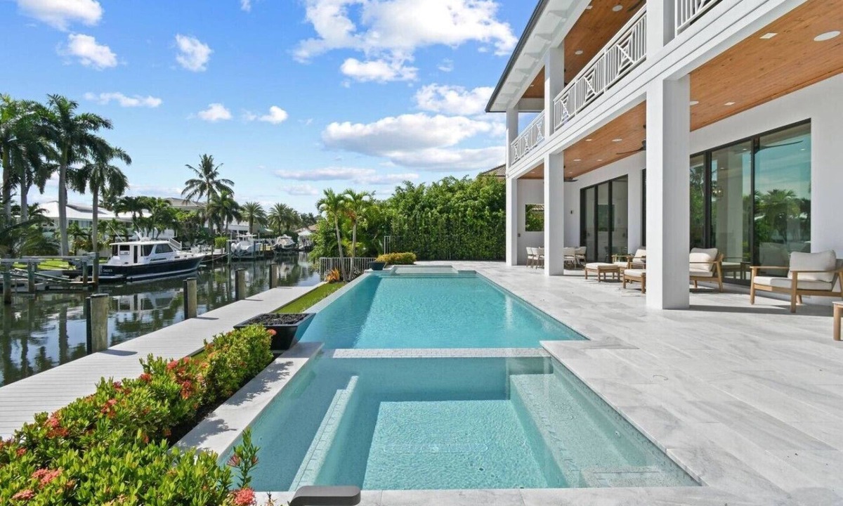 Florida North Atlantic Coast House | LUXE 4BDR Waterfront Oasis w/Hot Tub & Pool
