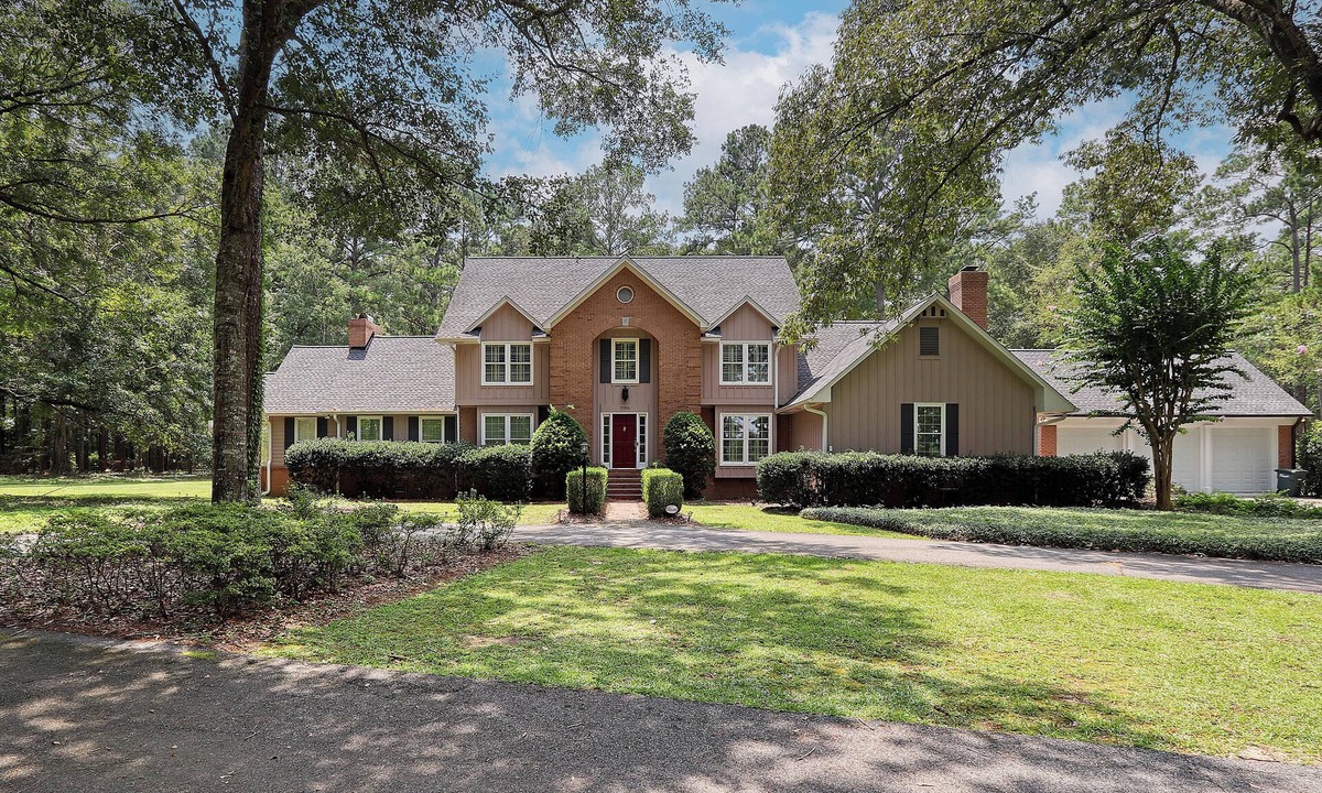 Thomasville House | Luxurious 4-Bedroom Retreat with Theater, Pool, Hot Tub, and Bar on 6 acres.