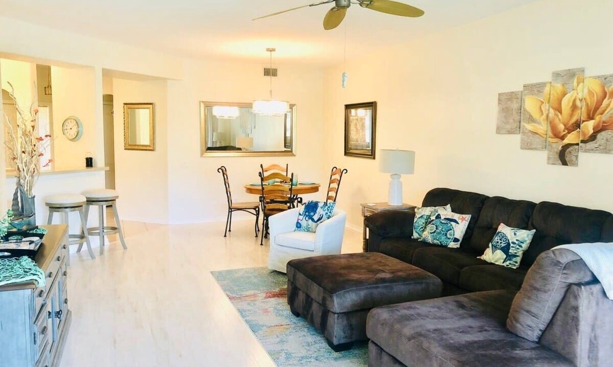 Bonita Springs House | Luxurious Country Club Lifestyle in Sunny Naples