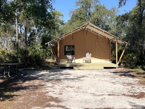 Braden River Other | Luxurious Deluxe Safari Tent with King Bed and Outdoor Fire Pit in Bradenton, Florida