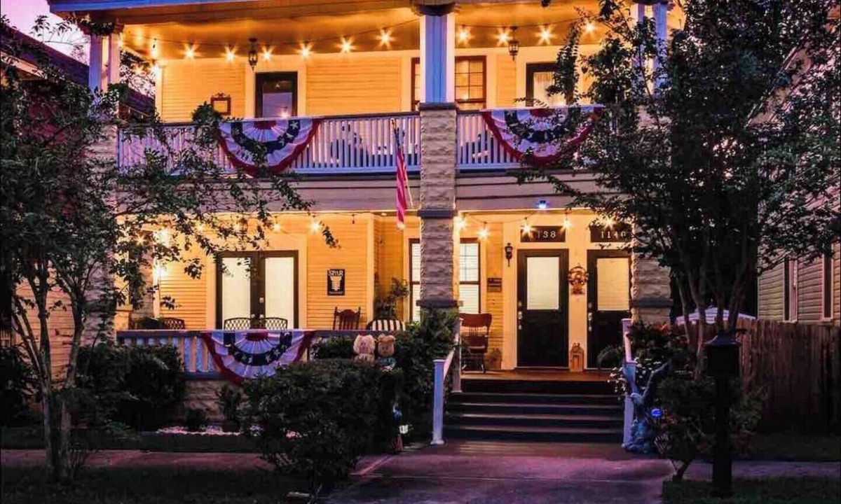 Urban Core House | Luxurious Historic Heart of Springfield Home