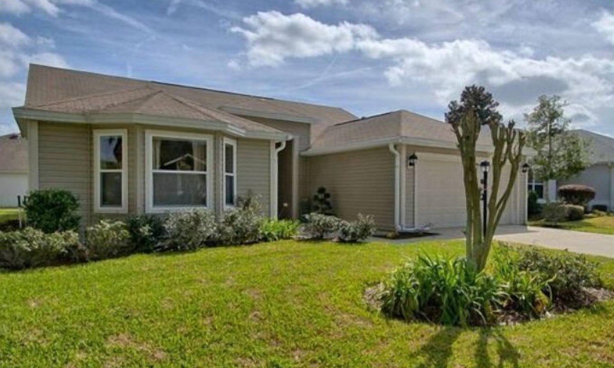 Glenbrook House | Luxurious Home in The Villages: 3 BR/3 BA Just updated