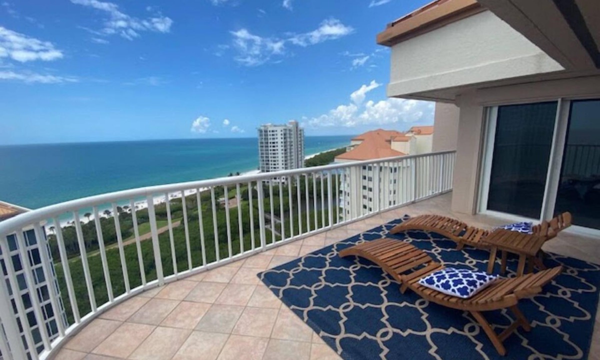 Park Shore Condo | Luxurious Penthouse Spectacular Gulf Views in Naples, 3 Bedrooms
