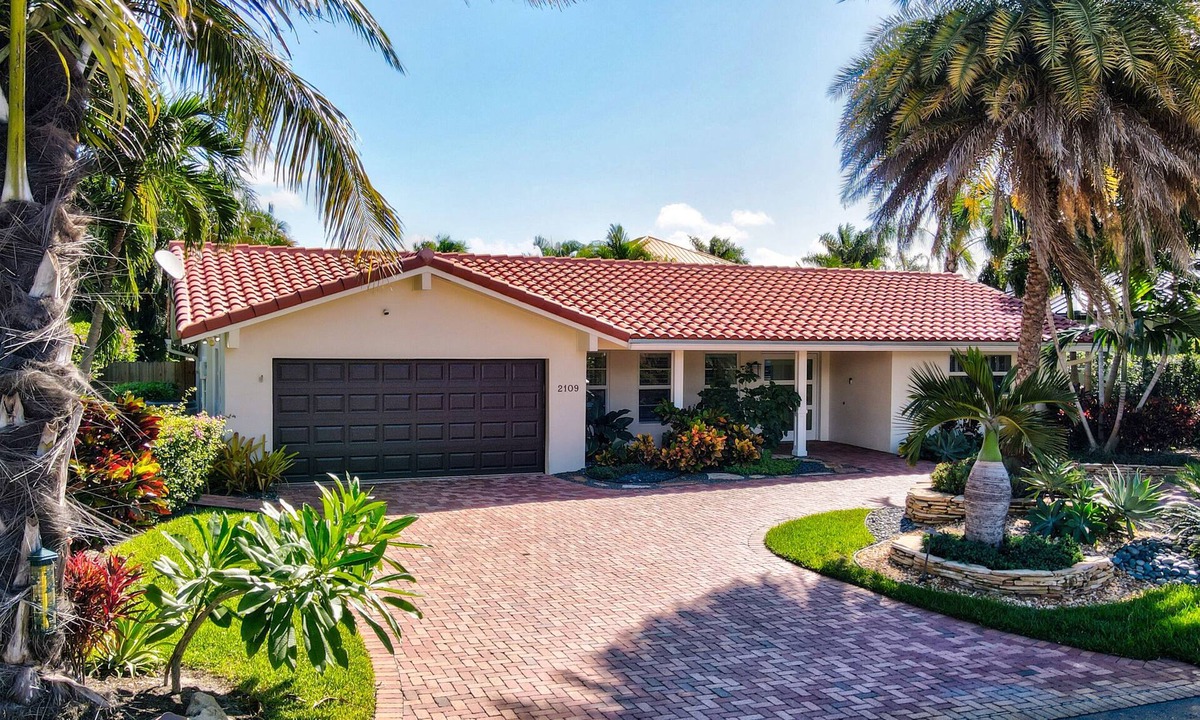 Tropic Isle House | Luxurious Single-Story Waterfront Pool Villa in Delray Beach! VIP Passes!