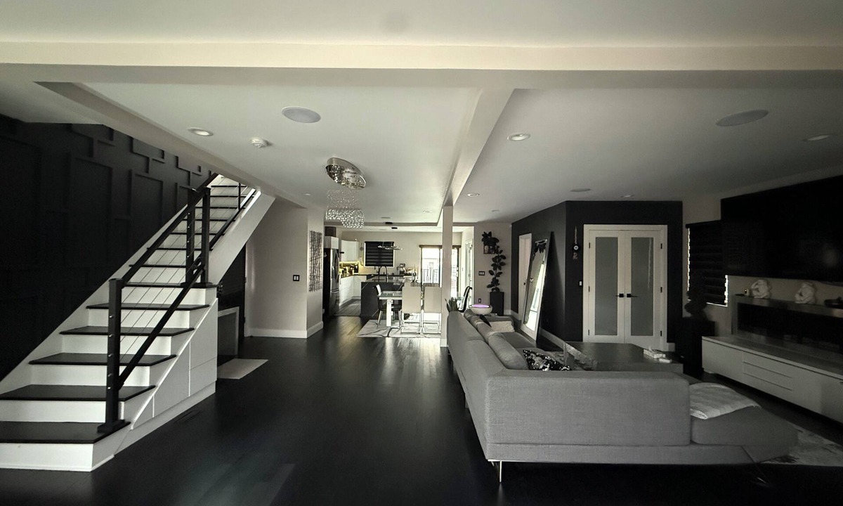 North Bergen House | Luxurious Smart Home - Family Friendly - 7 mi to MetLife Stadium & 4 mi to NYC