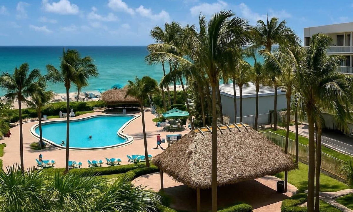 Hollywood South Central Beach Apartment | Luxuriously Remodeled Beachfront Condo Heated Pool
