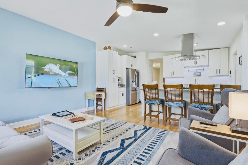 Port Canaveral Villa | Luxury 2/2 private oasis w/Hot Tub walk to Beach