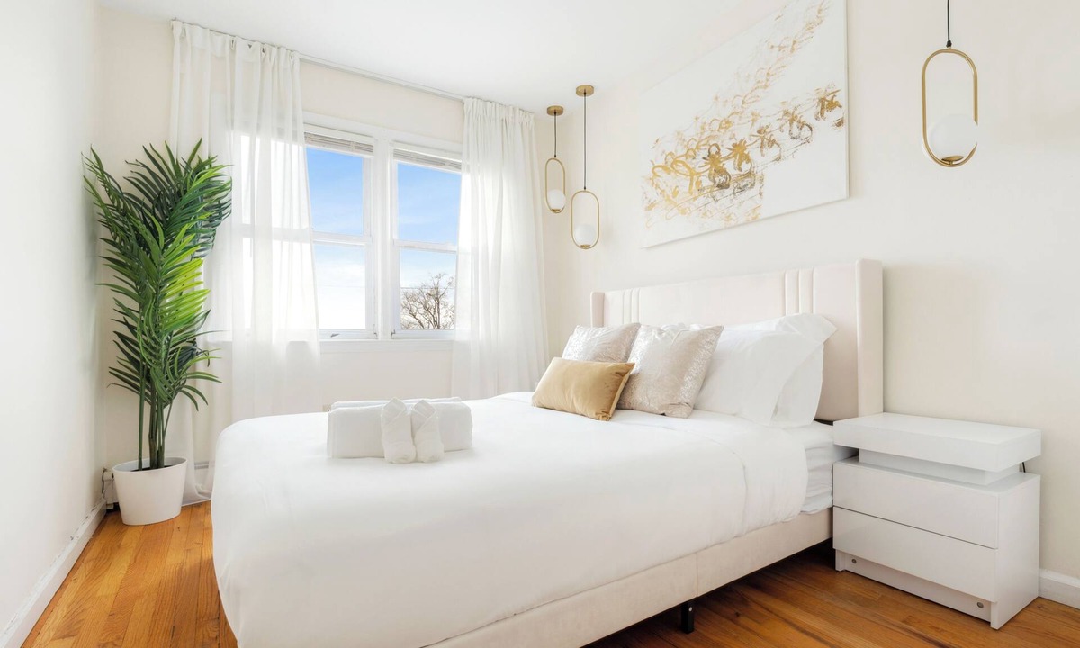 White Plains House | Luxury 3BR NY Home with Free Parking