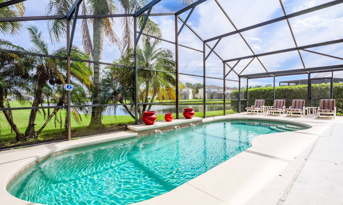 Cumbrian Lakes Villa | ⭐Luxury 4 Bed villa with Stunning Lake View | South/East pool | Mins to Disney⭐