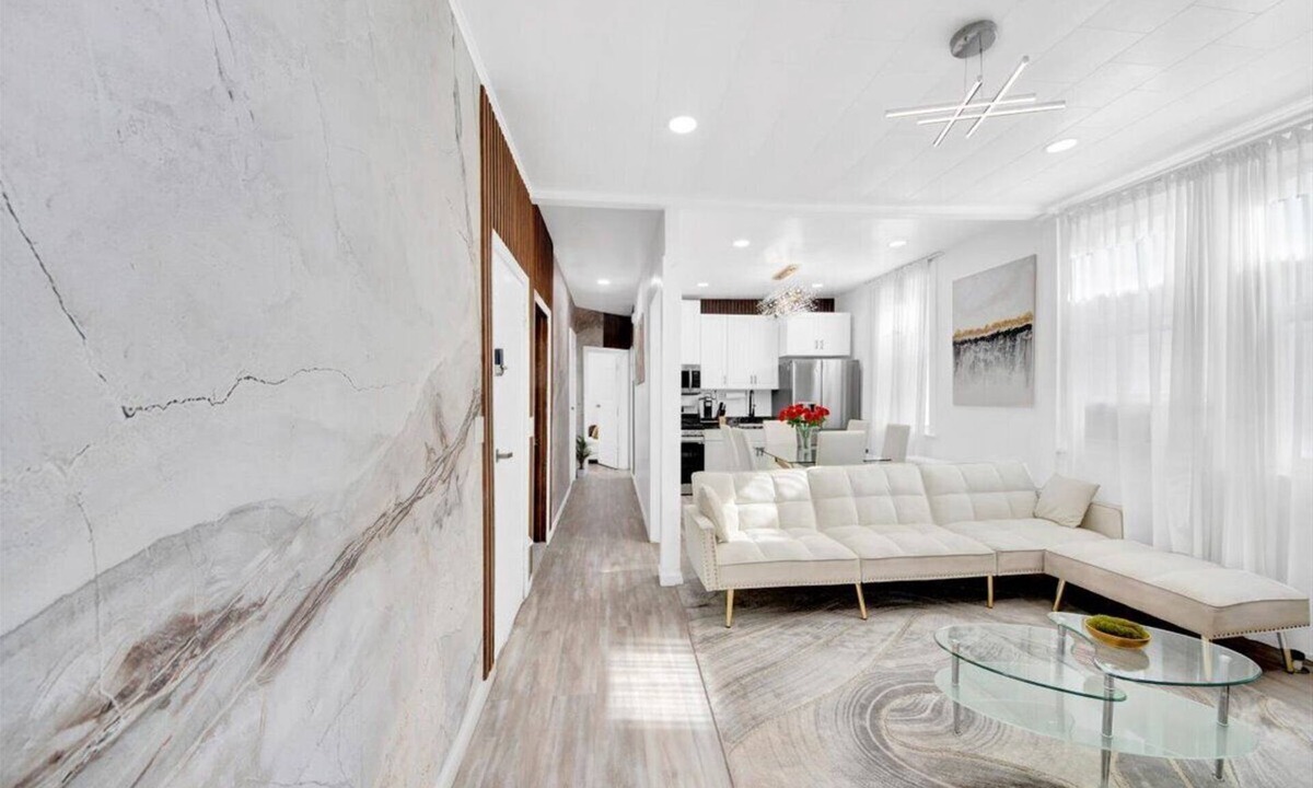 Southeast Yonkers House | Luxury 4BR Sleeps 16 Free Parking Walk to Train Near NYC
